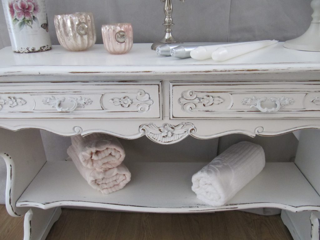 antiker Tisch im shabby look