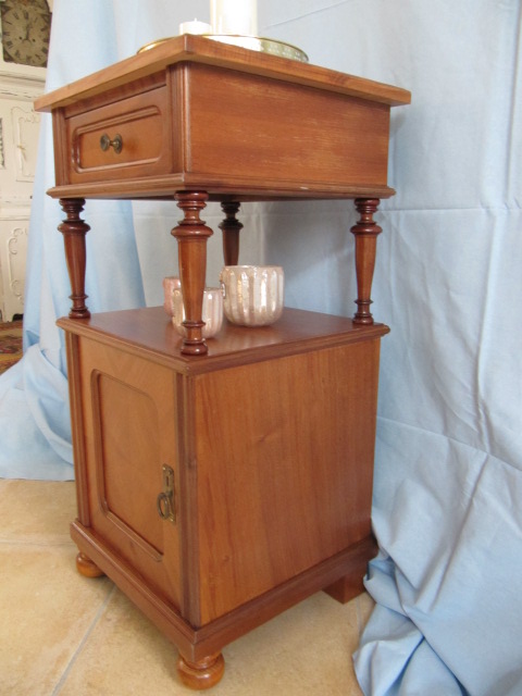 wohnfertiges antikes Schränckchen kaufen