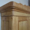 Antiker Biedermeier Weichholzschrank mit Holzböden – Bild 6