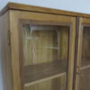Niedrige kleine antike Weichholz Vitrine – Bild 3