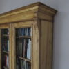 Antiker Weichholz Bücherschrank mit 5 Einlegeböden – Bild 7