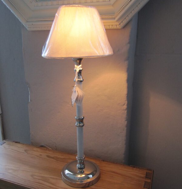Edle Lene Bjerre Tischlampe in weiss mit silber